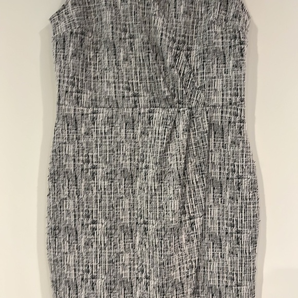 EXPRESS Tweed Wrap Fit & Flare Dress Womens Medium Black White V-Neck Textured - Picture 3 of 9